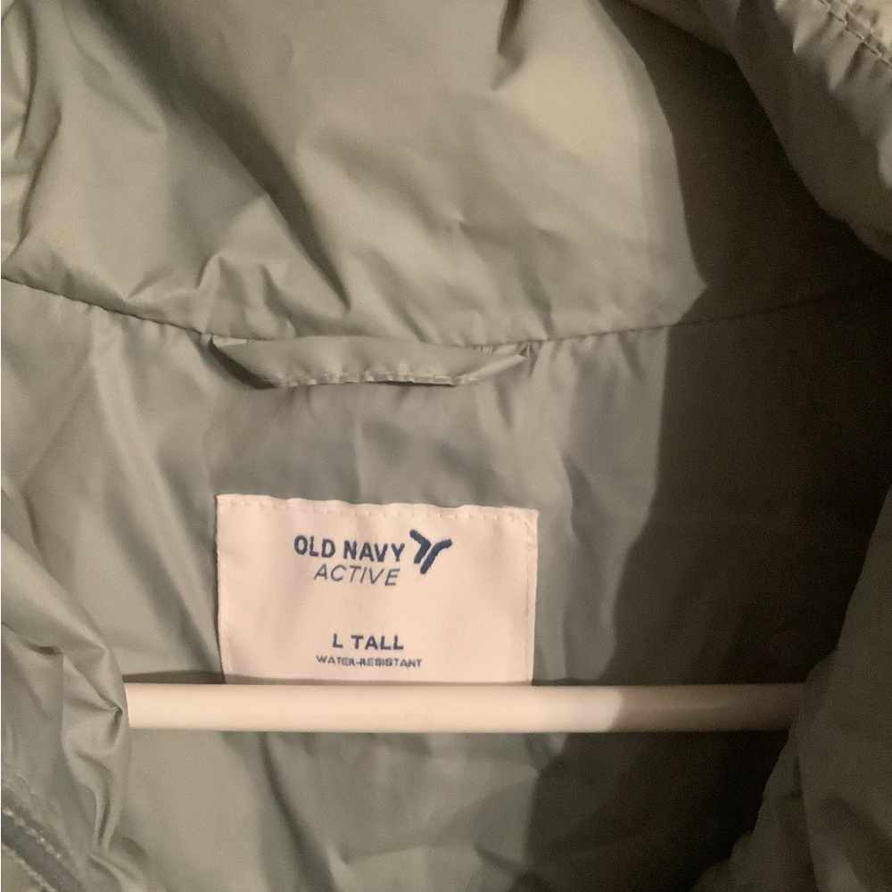 Puffer vest -Old Navy - Picture 3 of 6